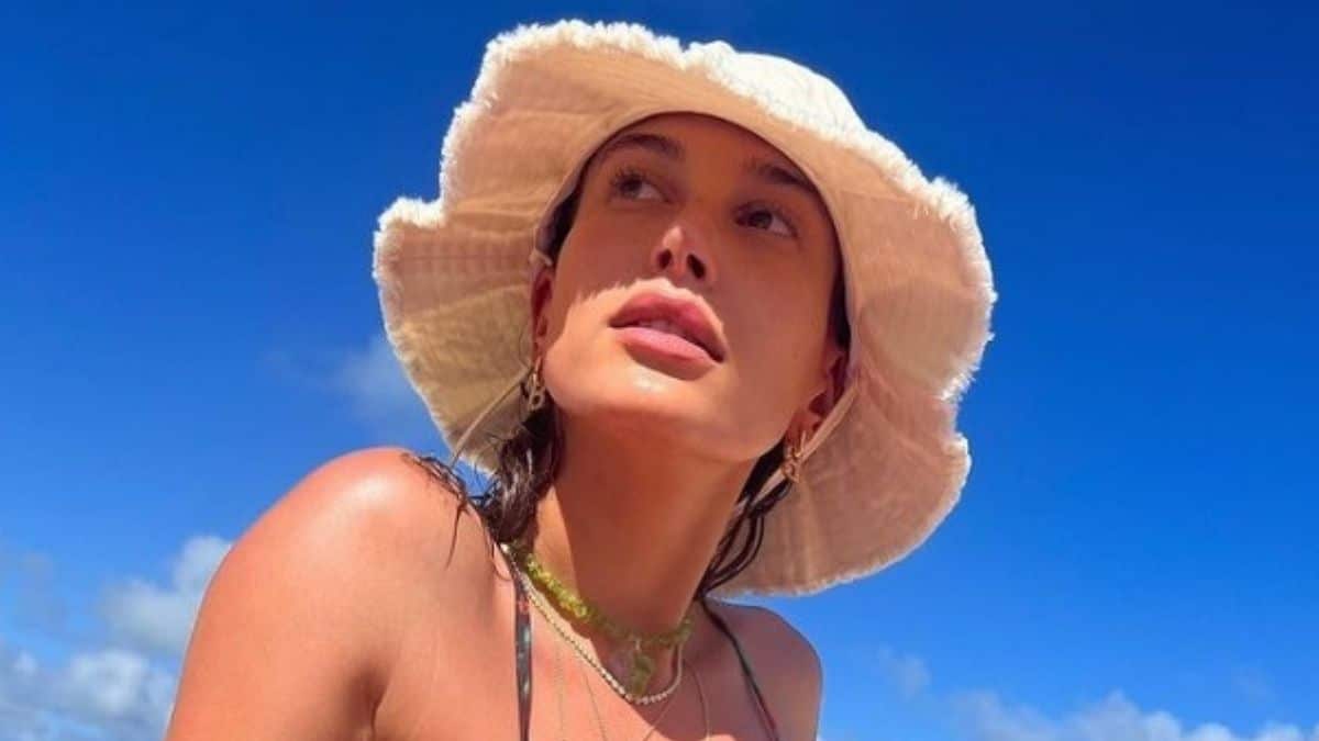 Hailey Baldwin Drops Bikini Photos As She HitsThe Beach